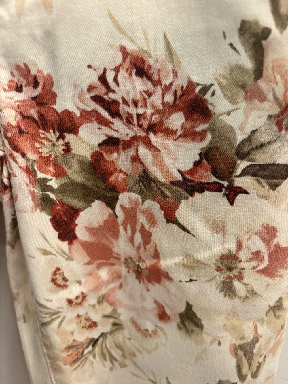 Buffalo David Bitton Cream Floral Skinny Pants with Rose and Tan Blooms - Picture 4 of 5